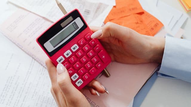كيف تسعّر خدماتك كمستقل دون خسارة القيمة؟